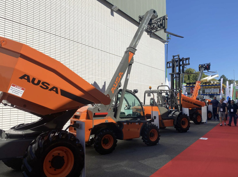AUSA launches its new 2-tonne (4,400 lb) dumper at the Matexpo trade show